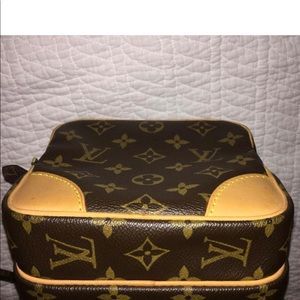 100% Louis Vuitton